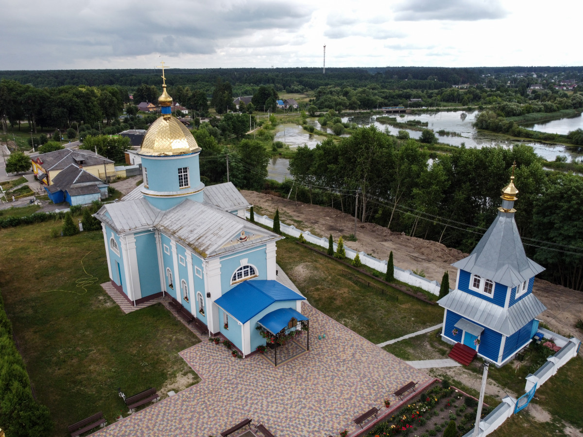 Свято-Покровська православна церква.
